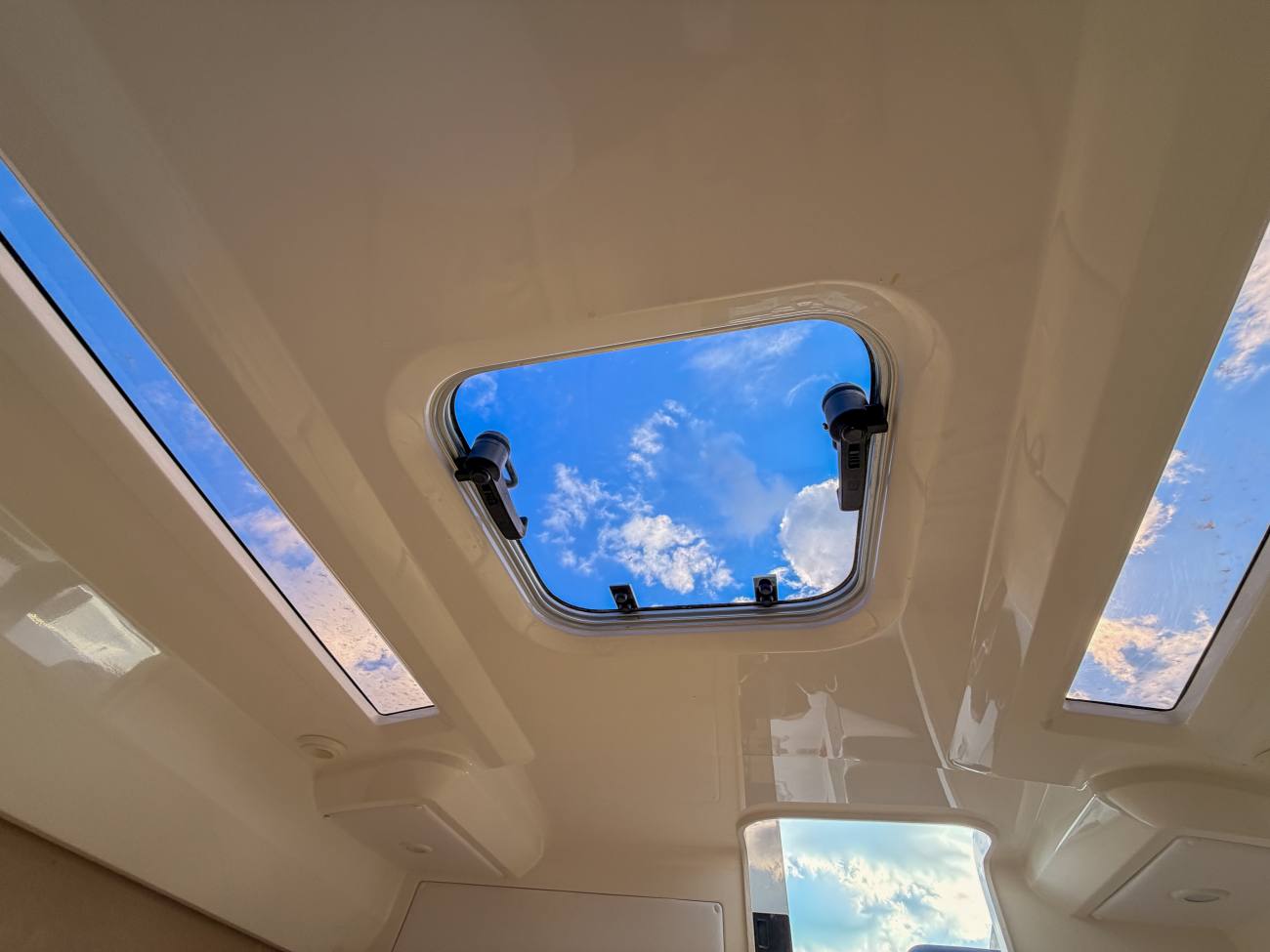 2024 Parker 630  Day Cruiser image 5