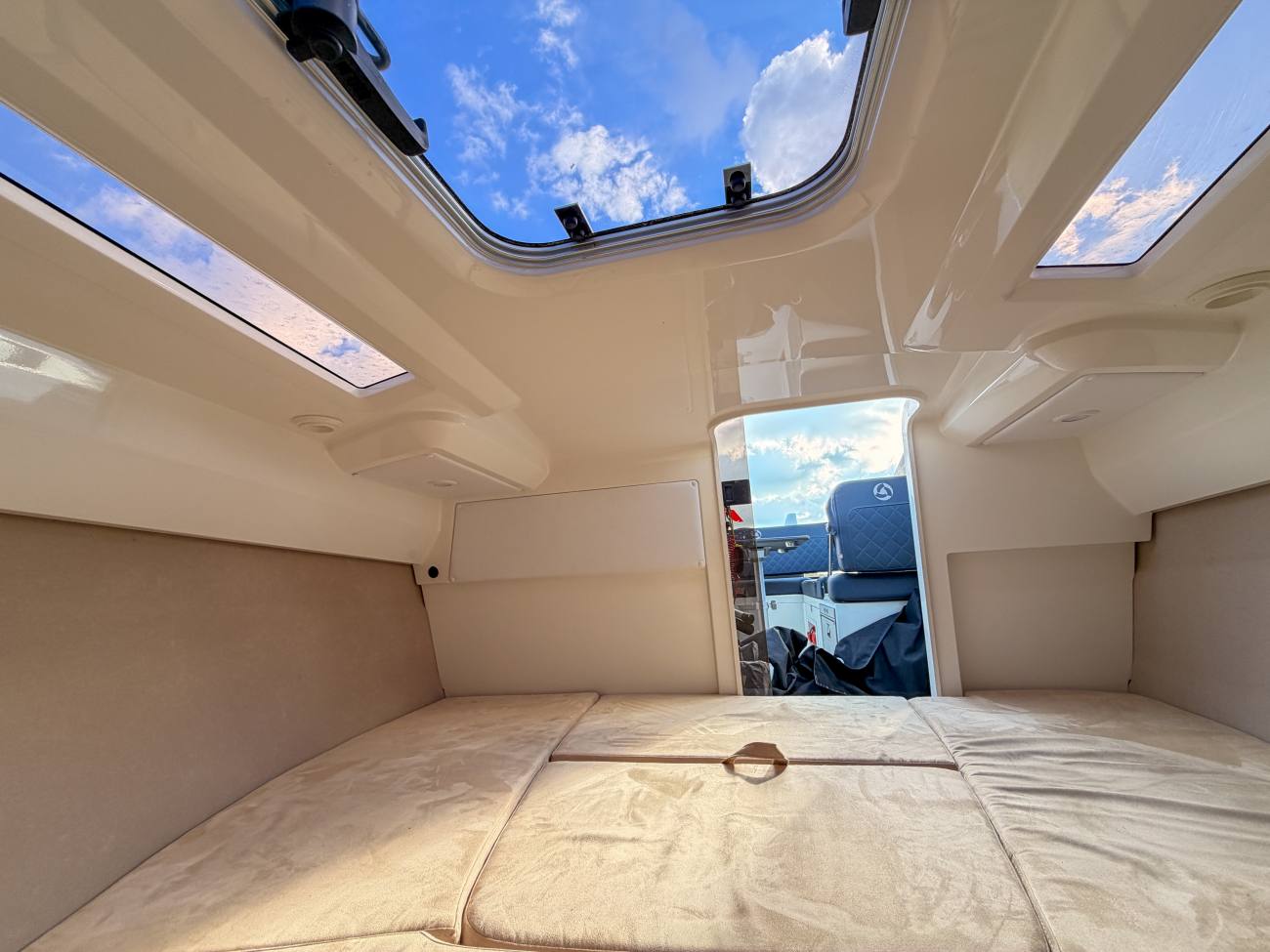 2024 Parker 630  Day Cruiser image 4