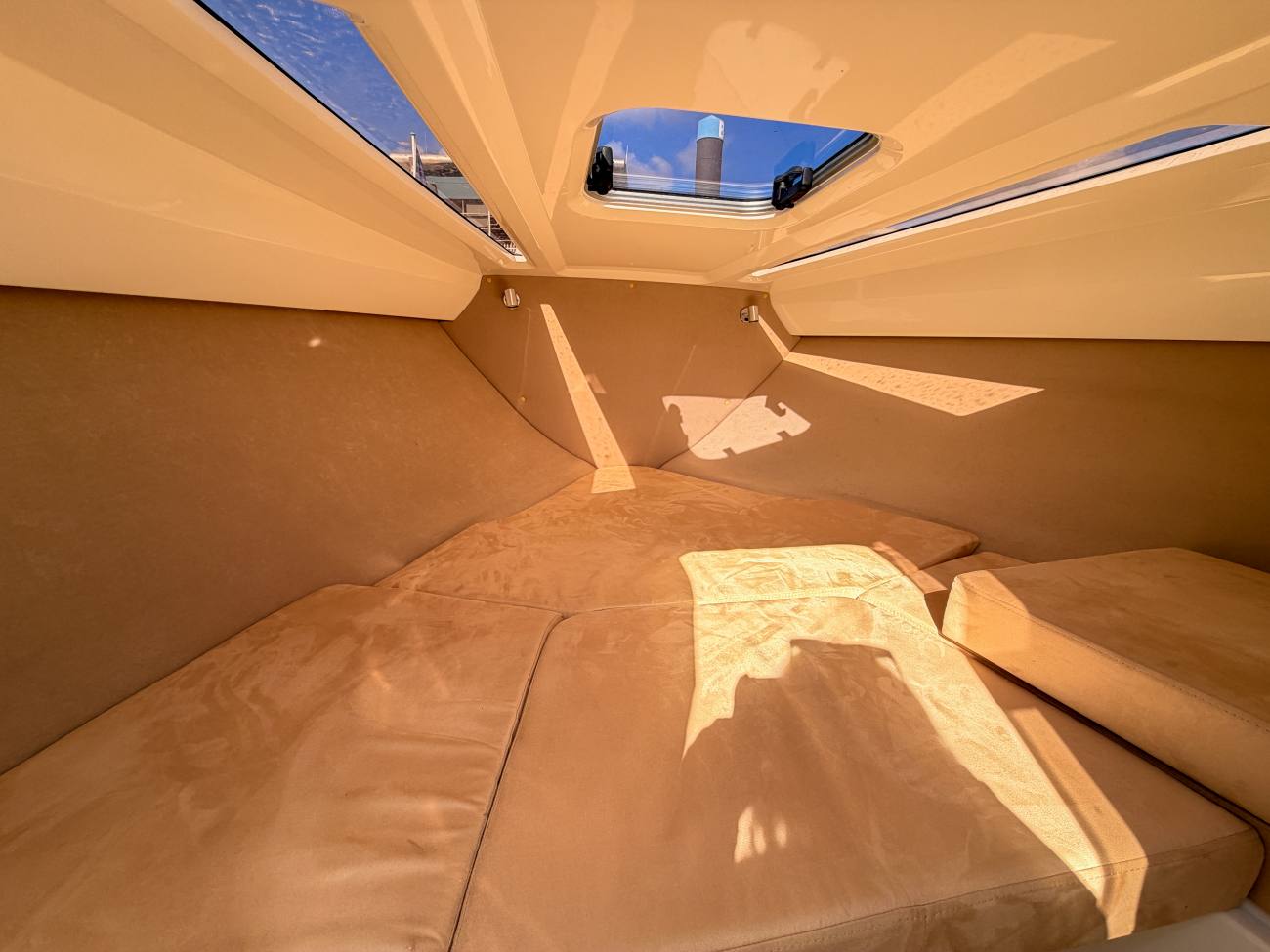 2024 Parker 630  Day Cruiser image 3