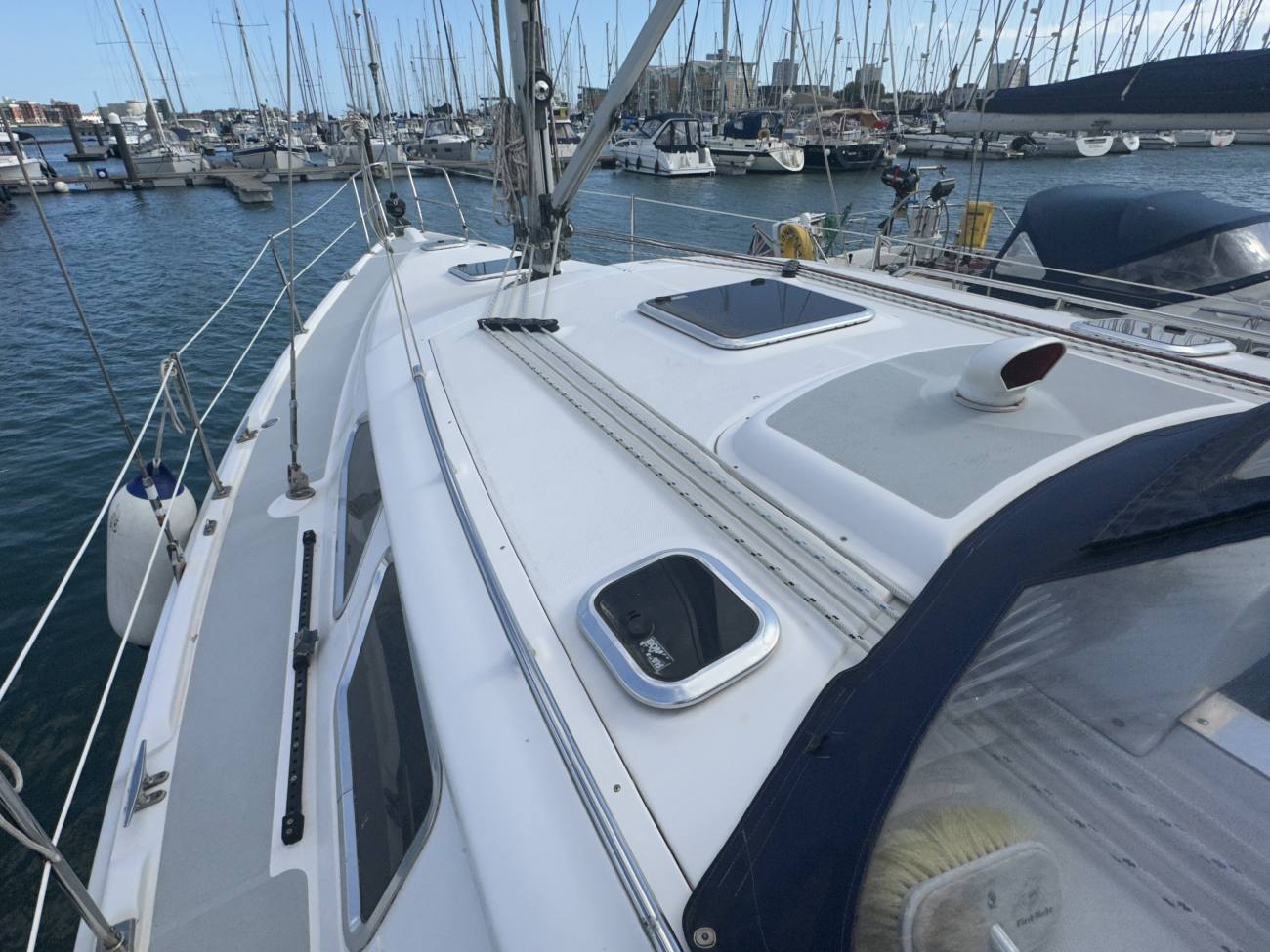 2010 Hunter Legend 41 Deck Saloon image 18