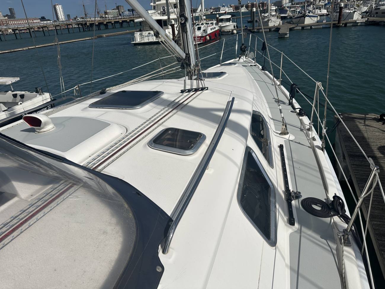 2010 Hunter Legend 41 Deck Saloon image 22