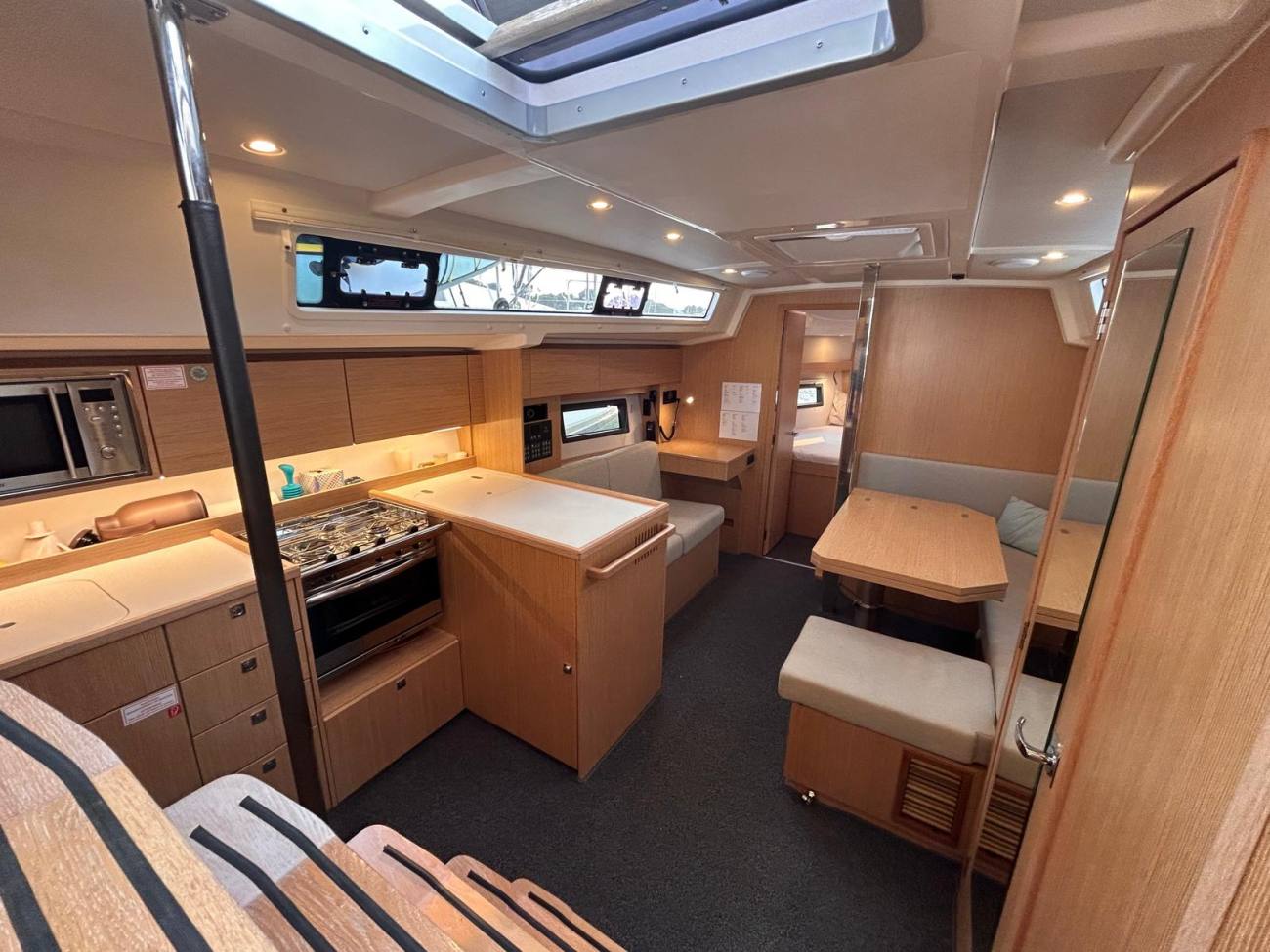 2023 Bavaria C38 image 21