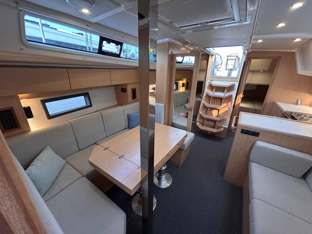 2023 Bavaria C38 image 2