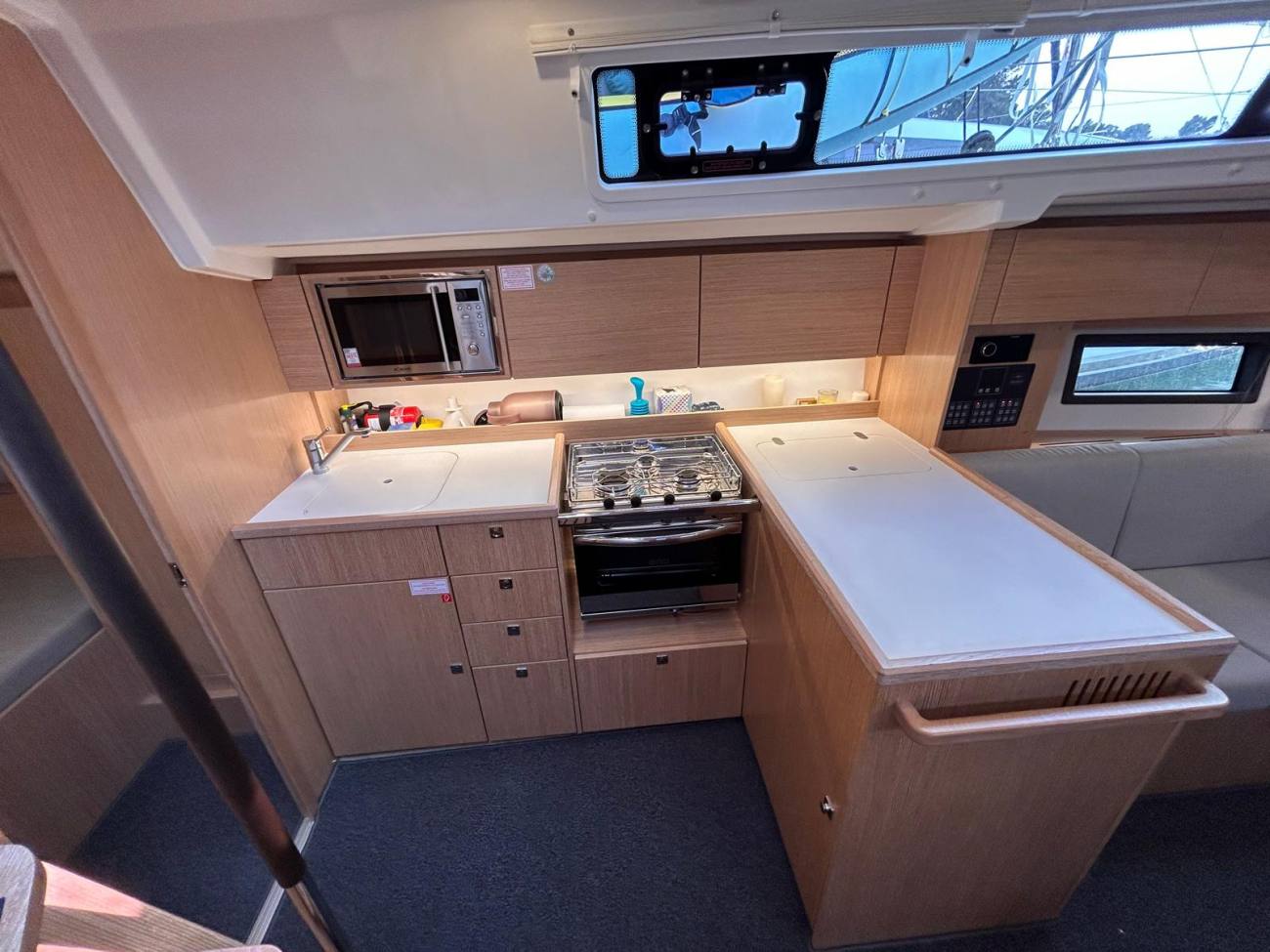 2023 Bavaria C38 image 3