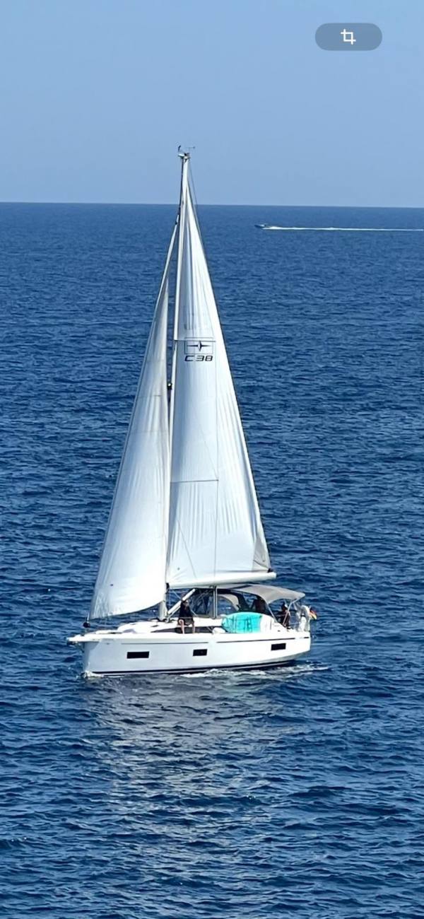2023 Bavaria C38 image 12