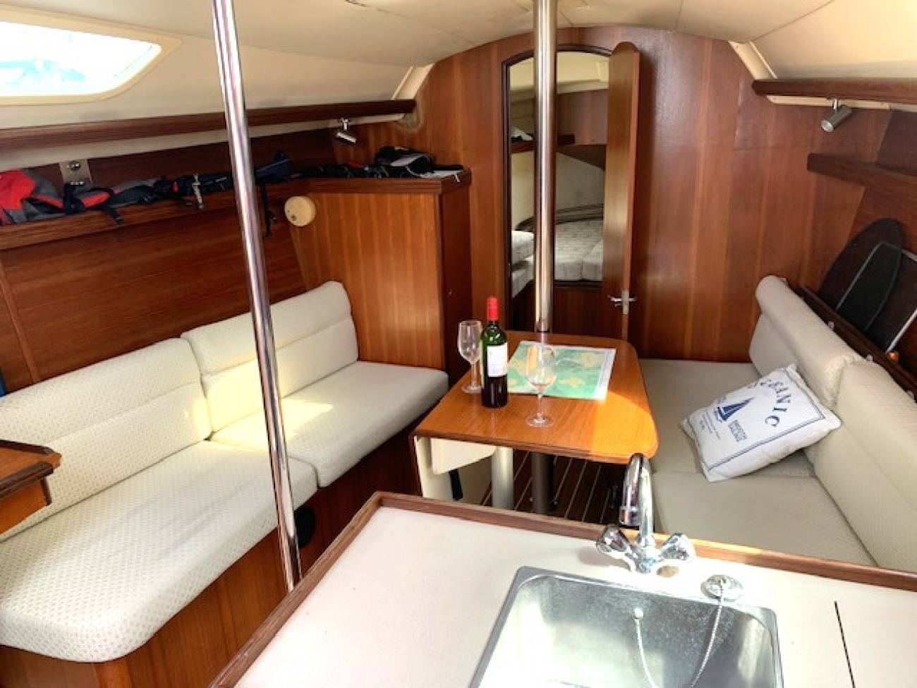 2006 Hunter/Legend 31 Bilge Keel image 12
