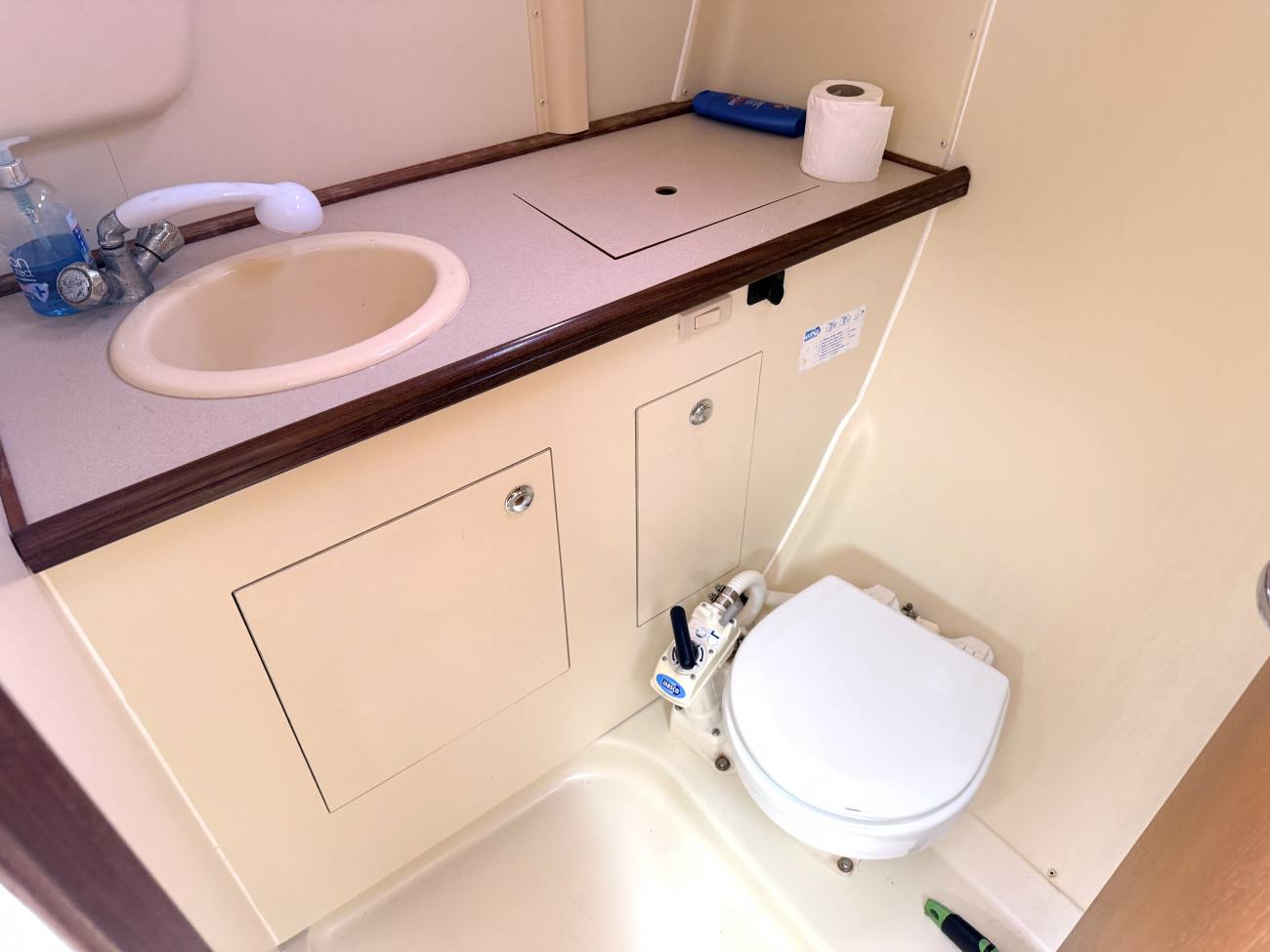2006 Hunter/Legend 31 Bilge Keel image 2