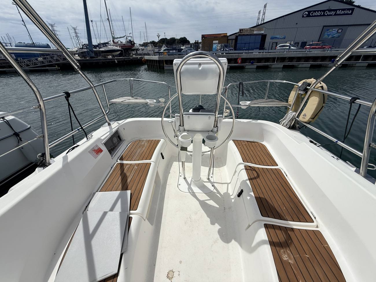 2006 Hunter/Legend 31 Bilge Keel image 8