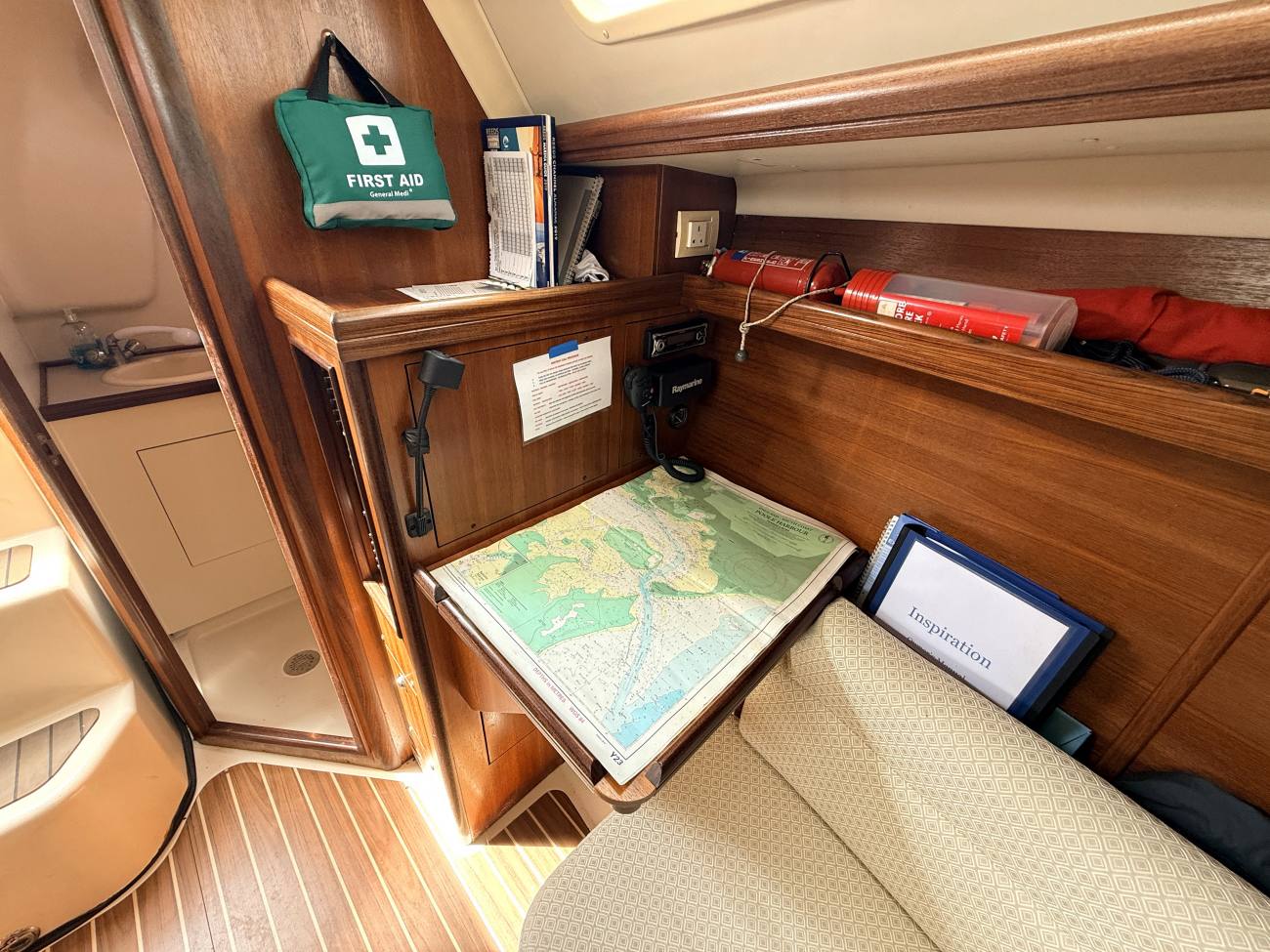 2006 Hunter/Legend 31 Bilge Keel image 4