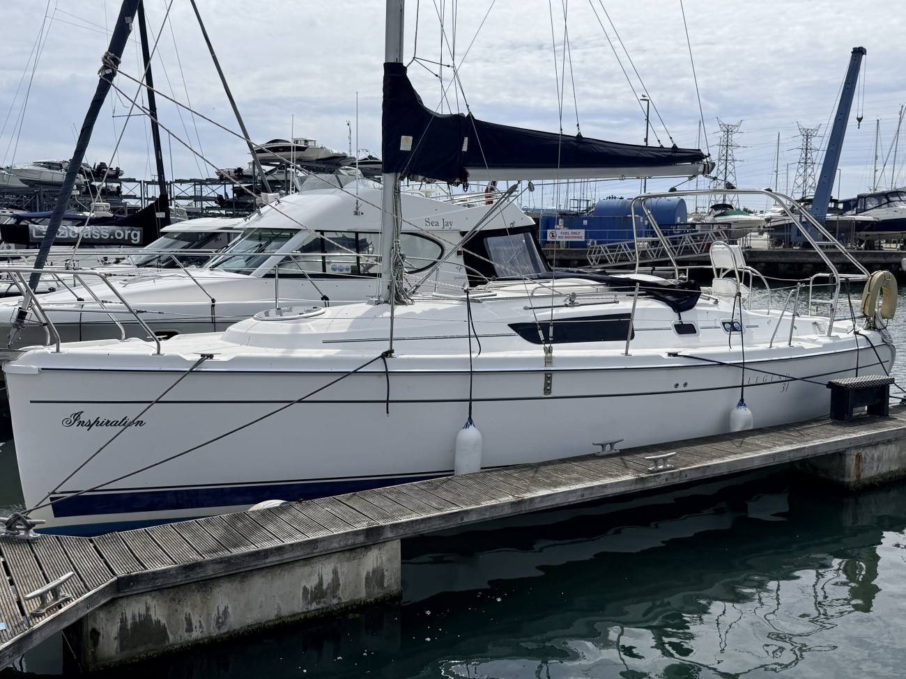 2006 Hunter/Legend 31 Bilge Keel image 9