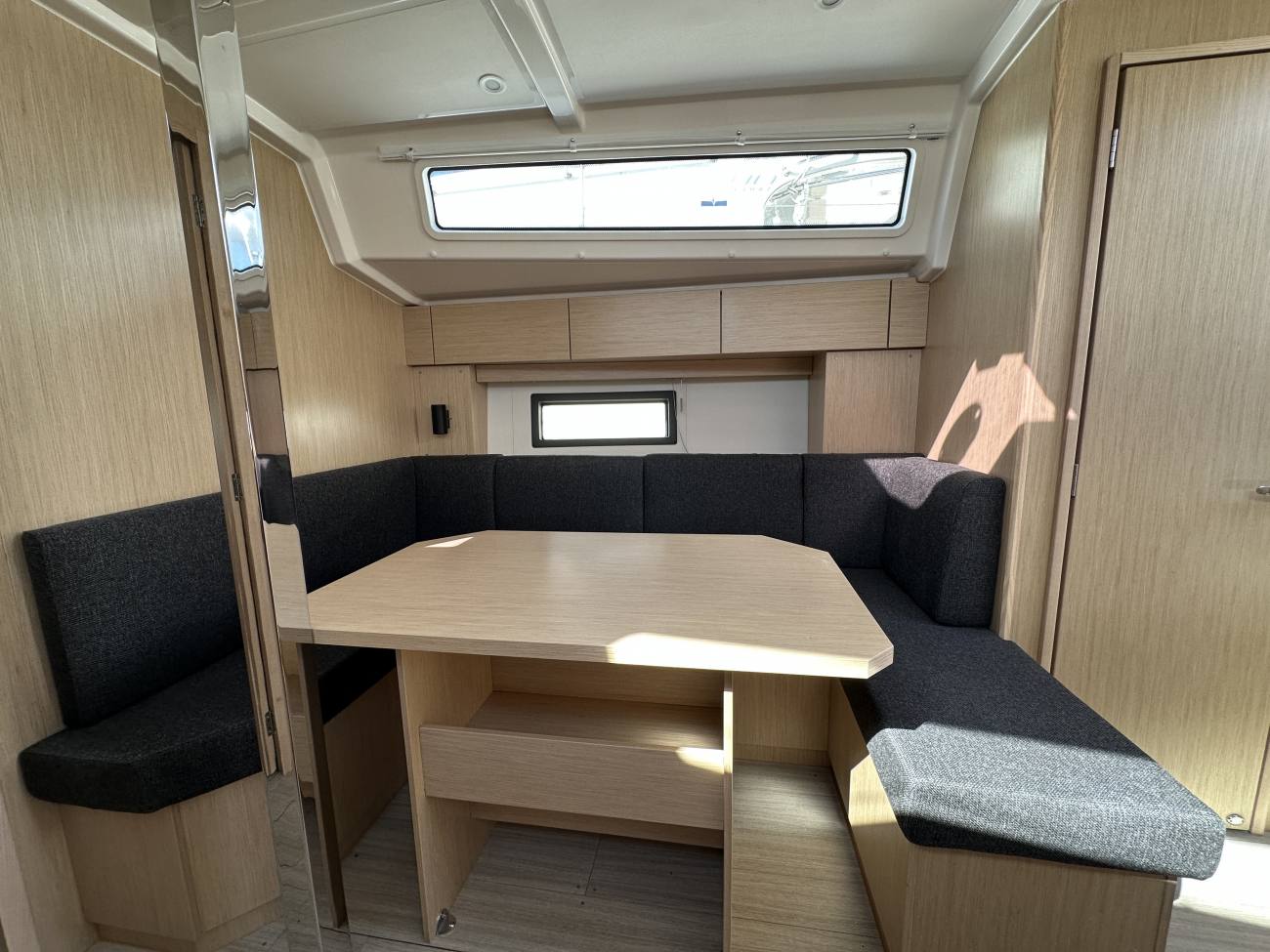 2026 Bavaria C38 image 20