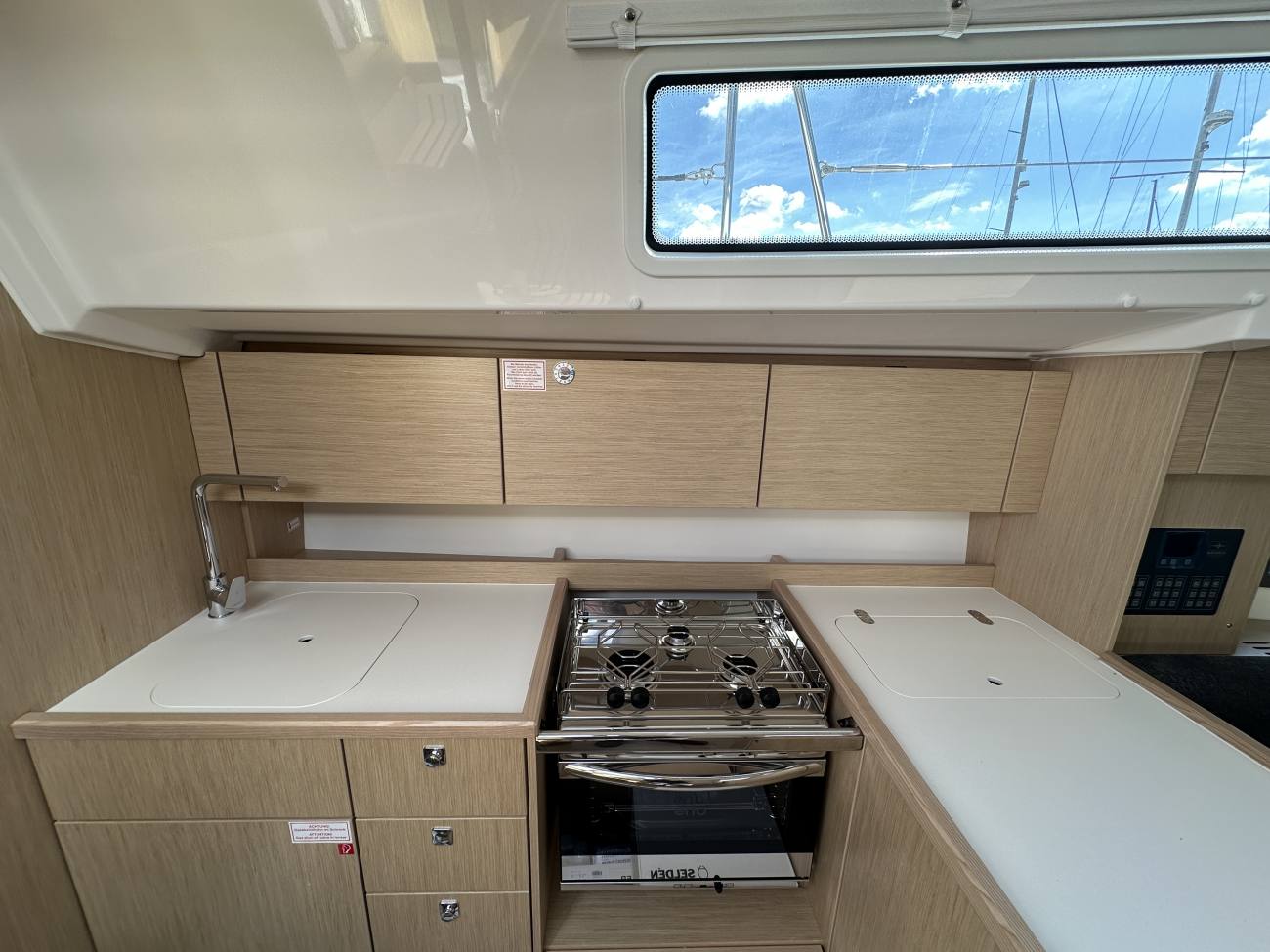 2026 Bavaria C38 image 22