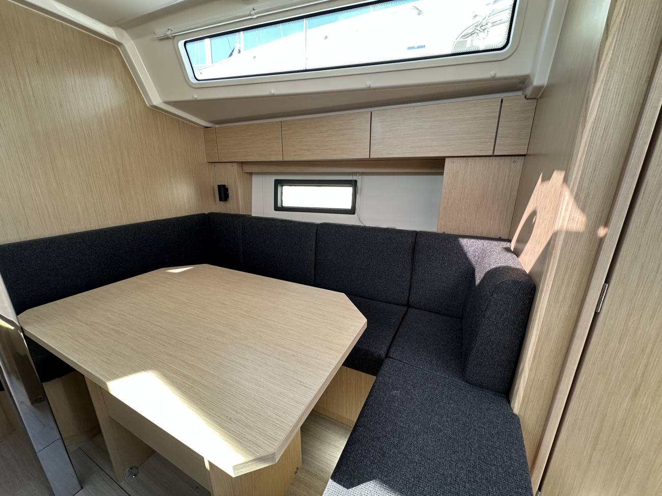 2026 Bavaria C38 image 19
