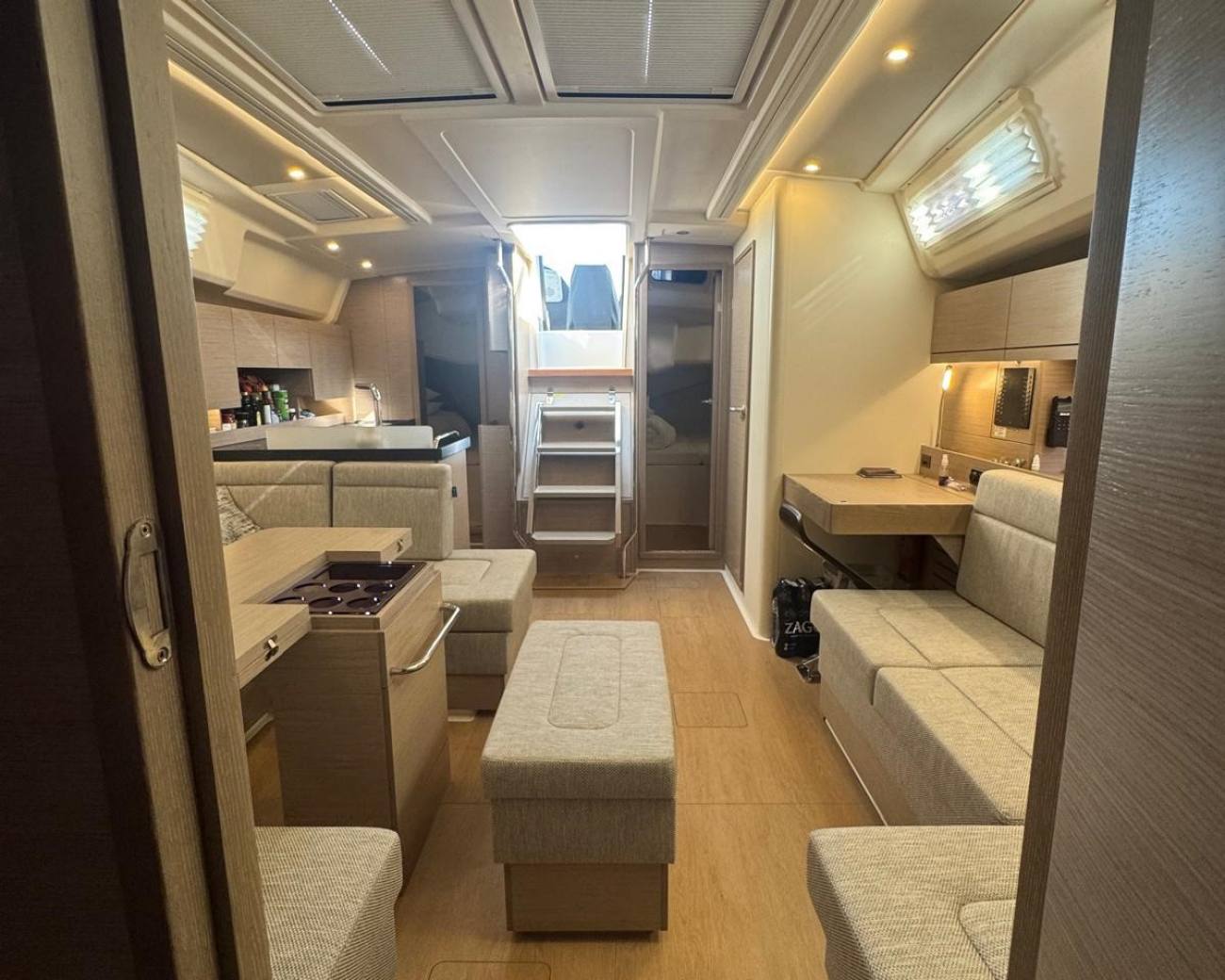 2025 Hanse 458 image 2