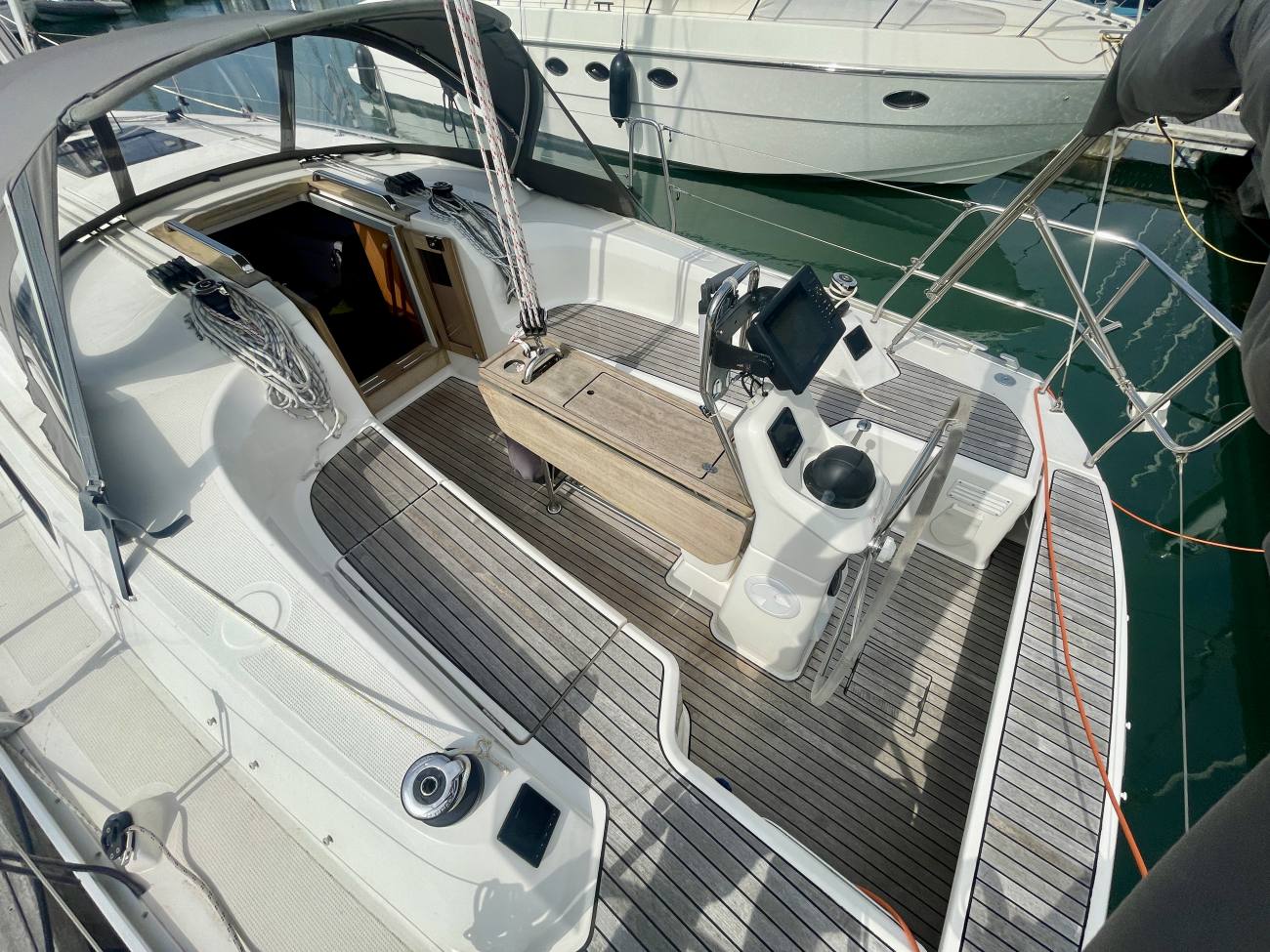 2015 Bavaria Cruiser 33 image 16