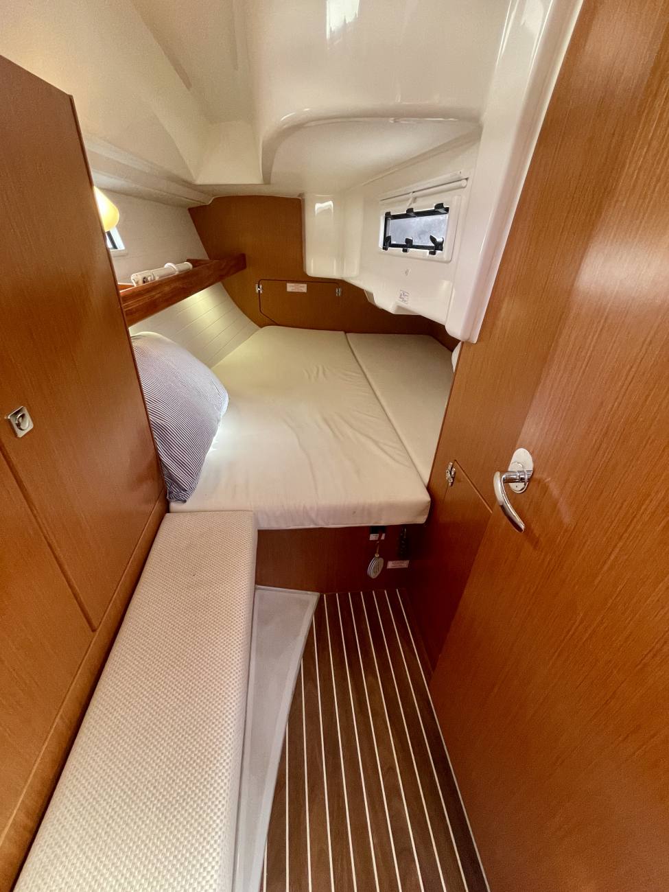 2015 Bavaria Cruiser 33 image 6