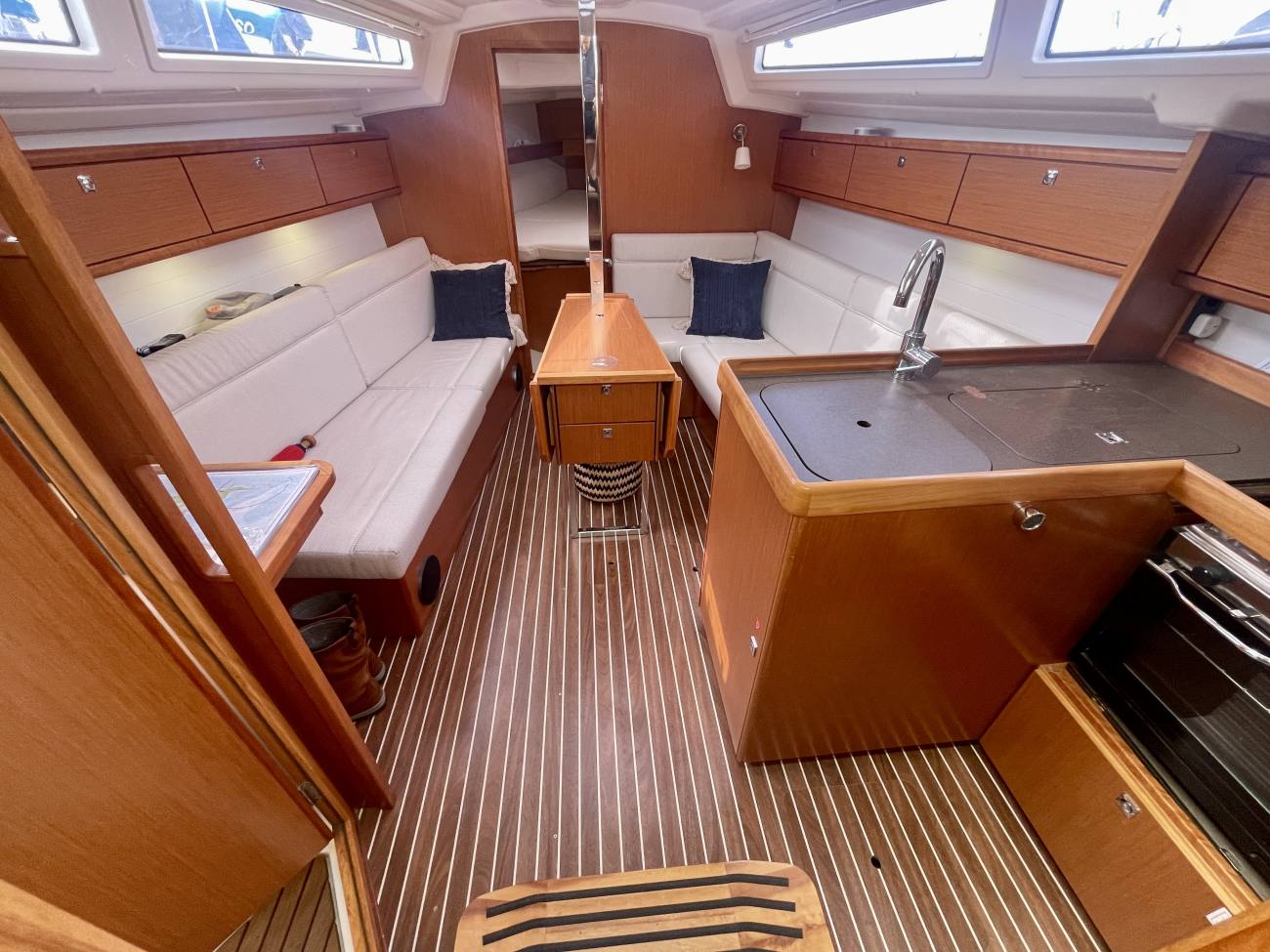 2015 Bavaria Cruiser 33 image 26