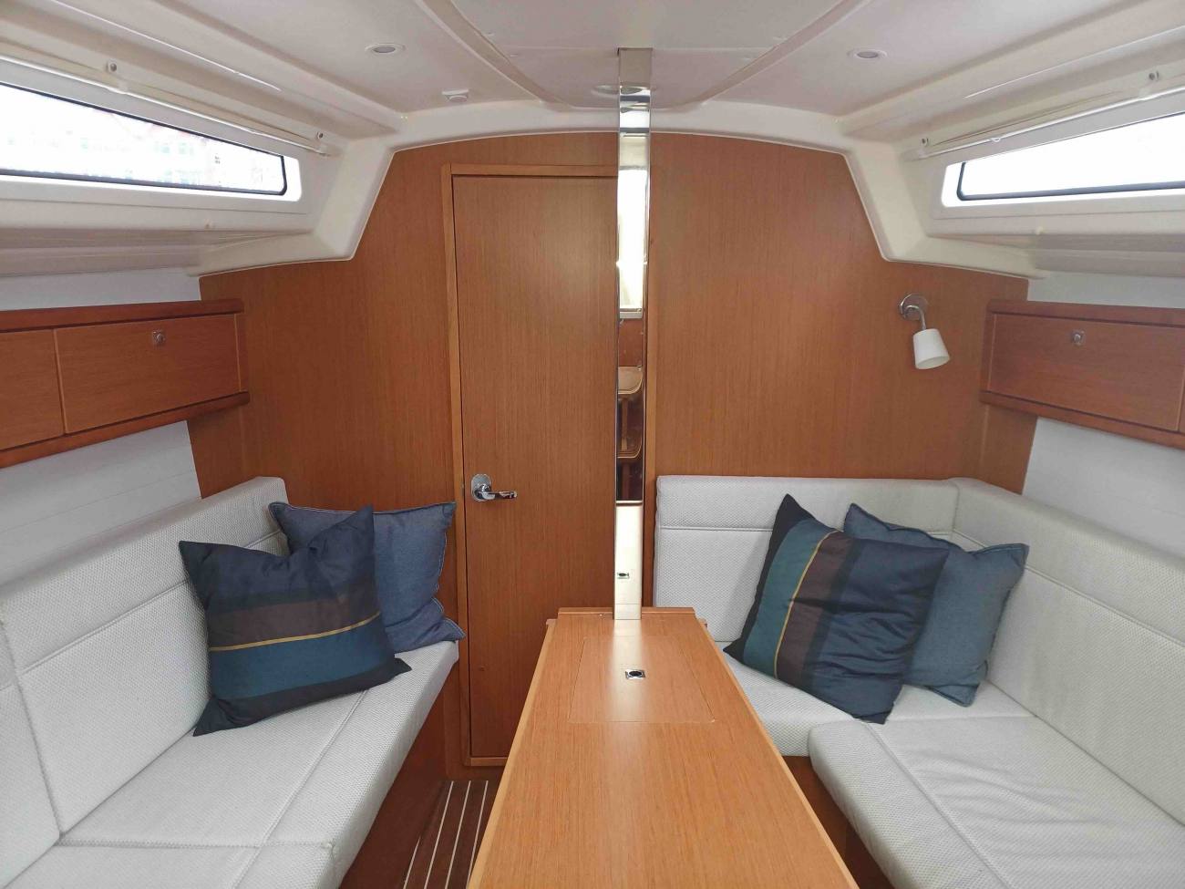 2015 Bavaria Cruiser 33 image 24