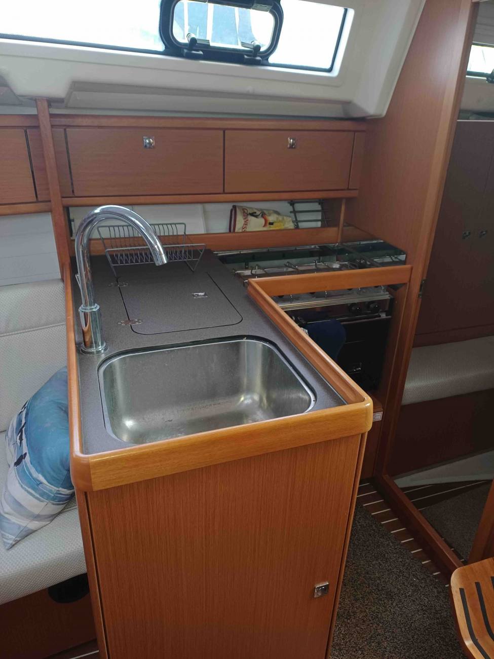 2015 Bavaria Cruiser 33 image 25