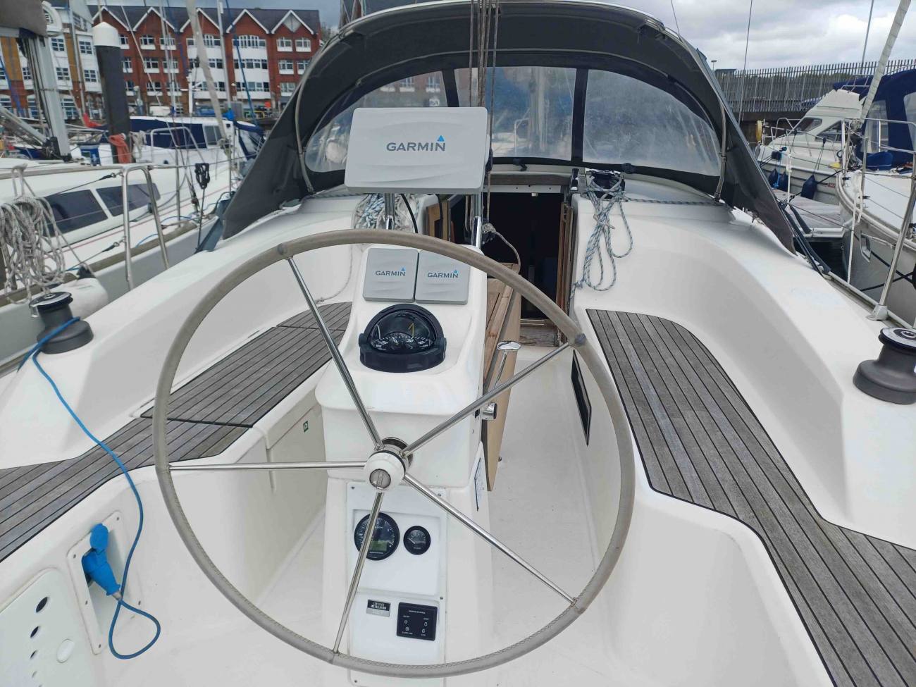 2015 Bavaria Cruiser 33 image 13