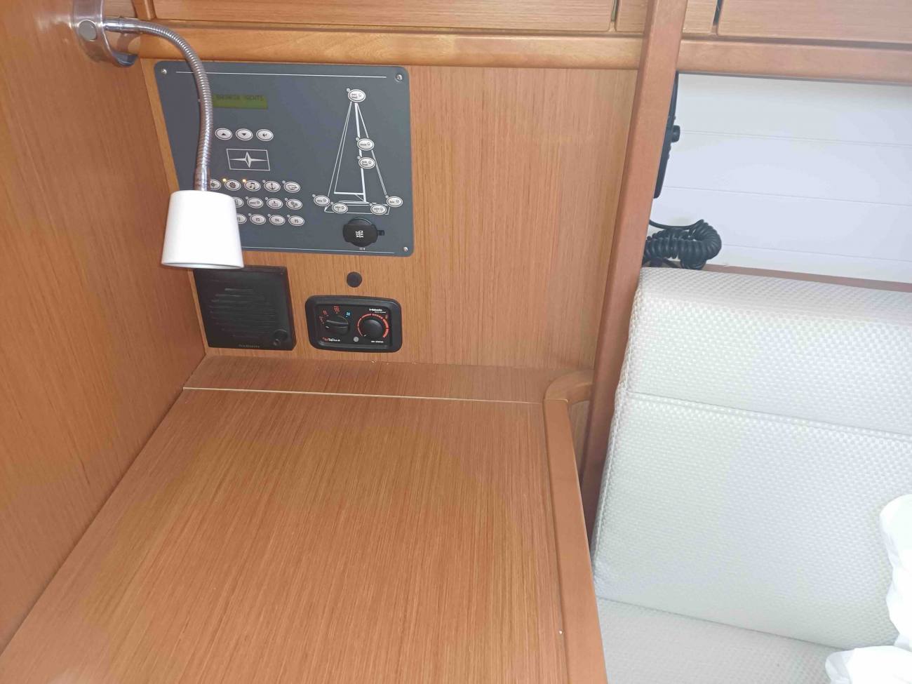 2015 Bavaria Cruiser 33 image 4