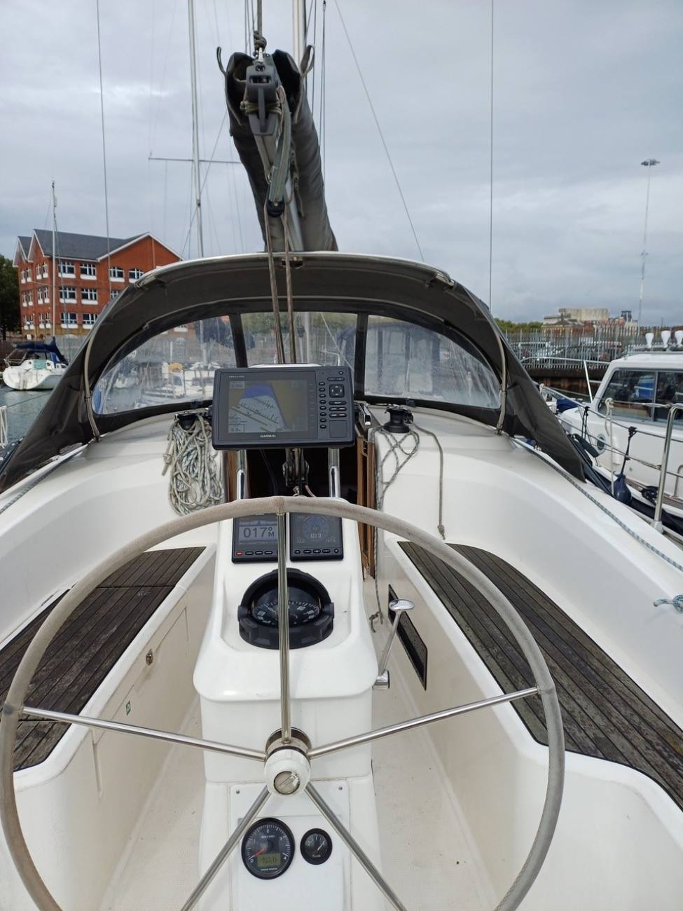 2015 Bavaria Cruiser 33 image 18