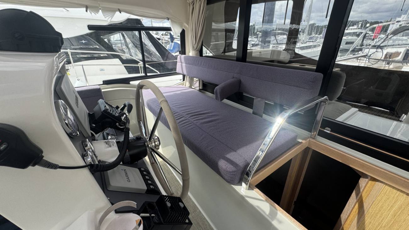 2016 Bavaria E40 Sedan image 19