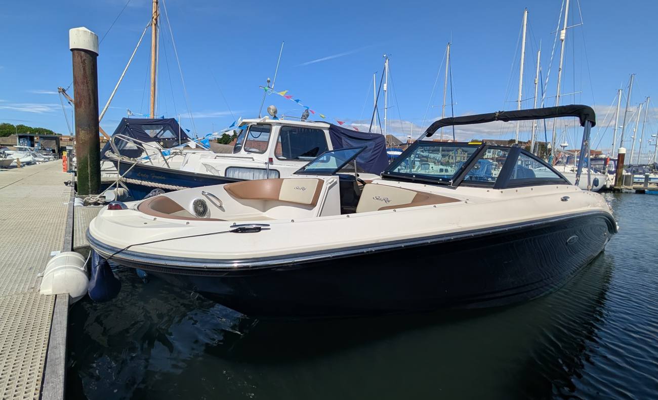 Sea Ray SPX 210