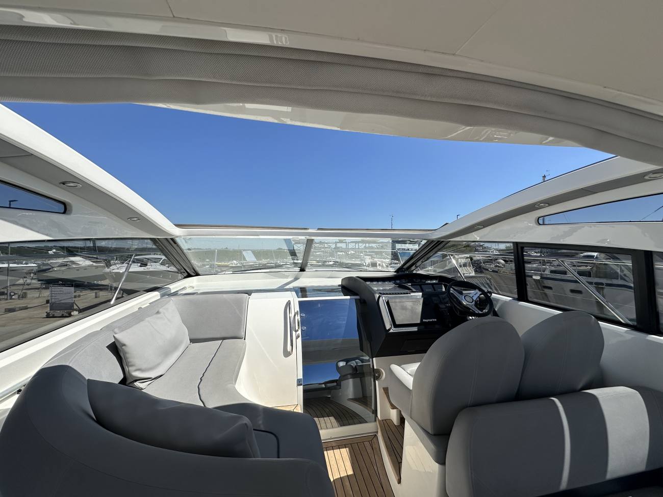 2011 Princess V42 image 21
