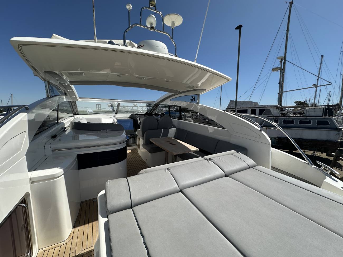 2011 Princess V42 image 26