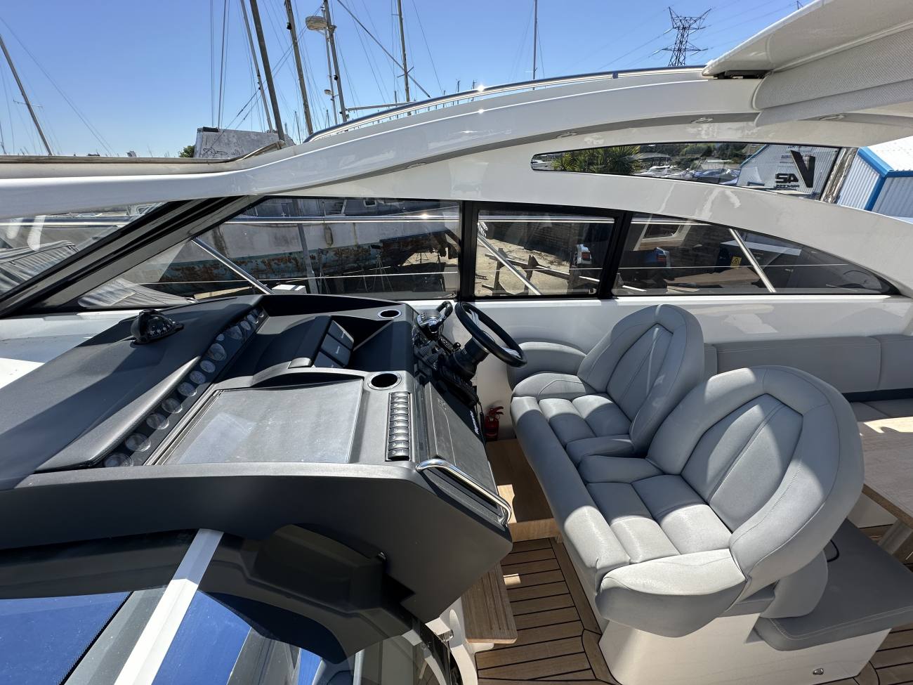 2011 Princess V42 image 20