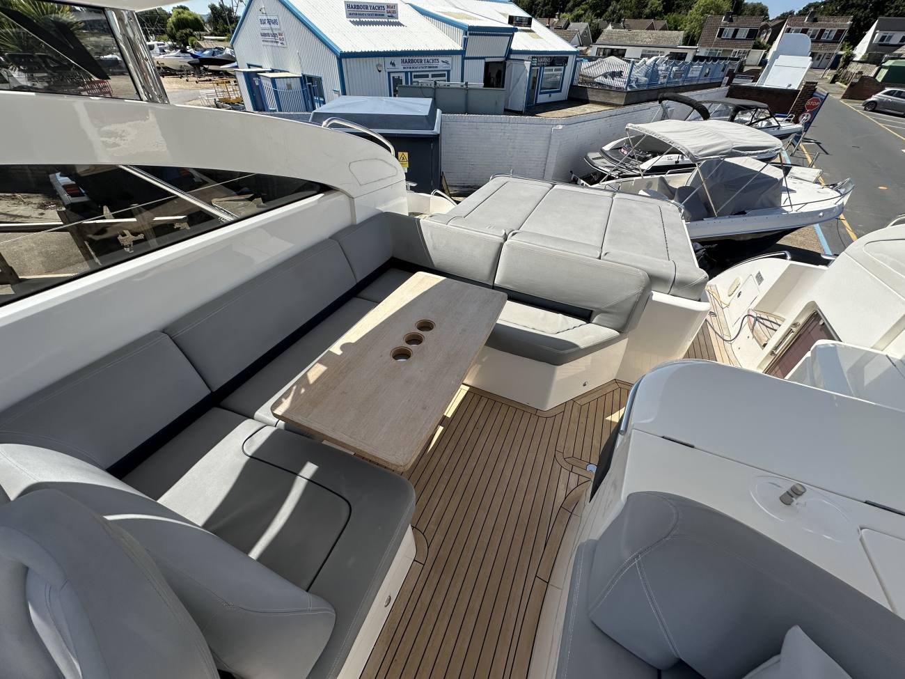 2011 Princess V42 image 24