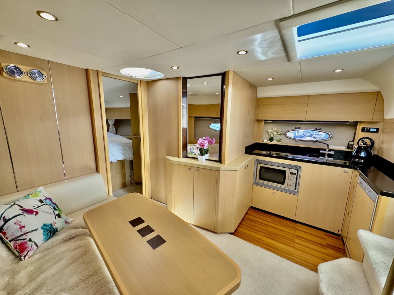 2011 Princess V42 image 43