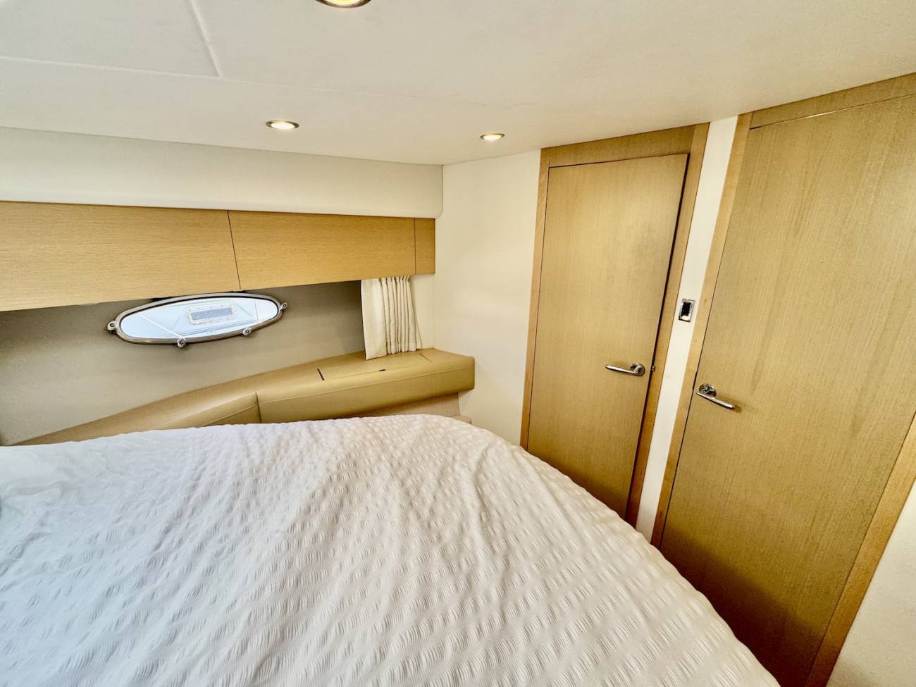 2011 Princess V42 image 50