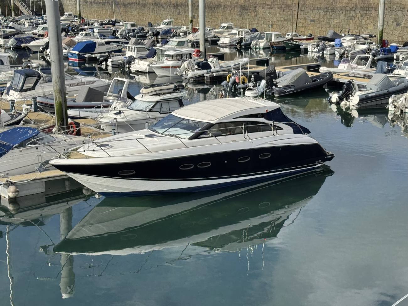 2011 Princess V42 image 11