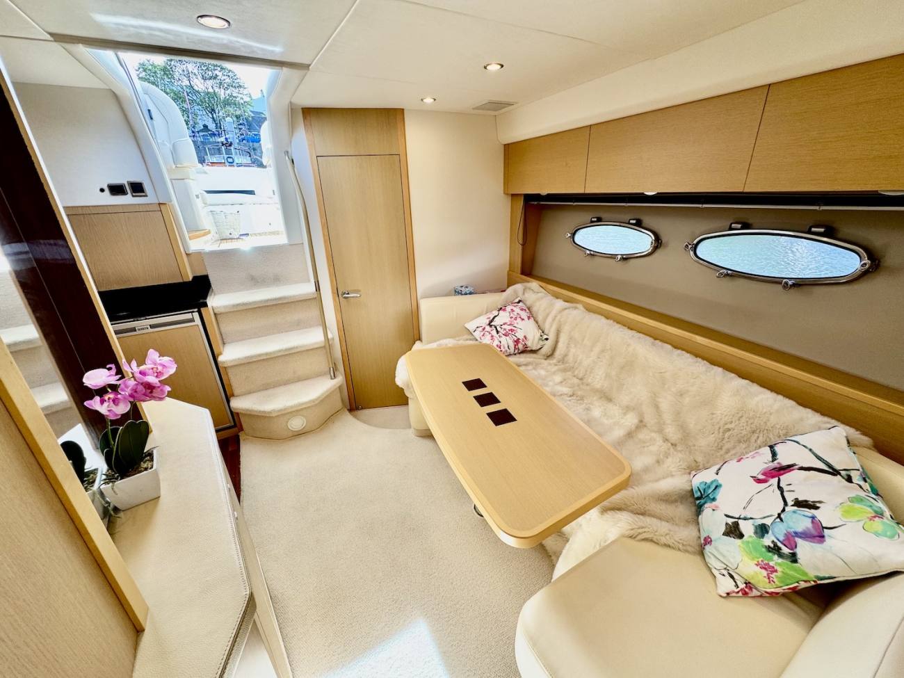 2011 Princess V42 image 44