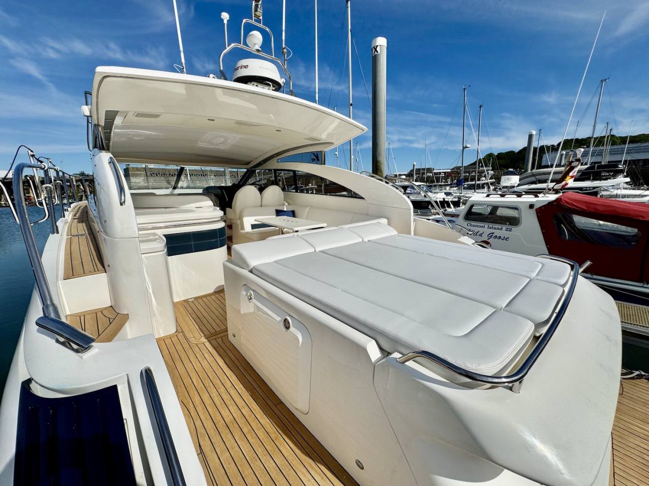 2011 Princess V42 image 23