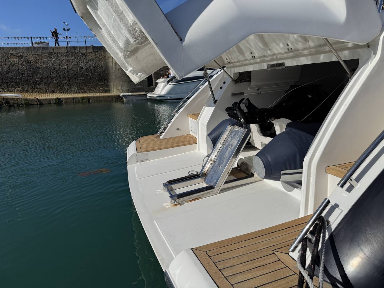 2011 Princess V42 image 9