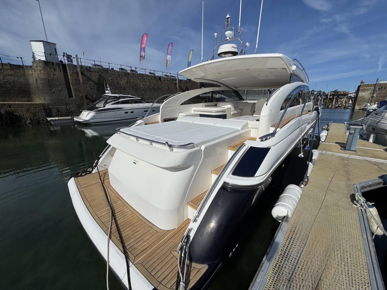2011 Princess V42 image 16