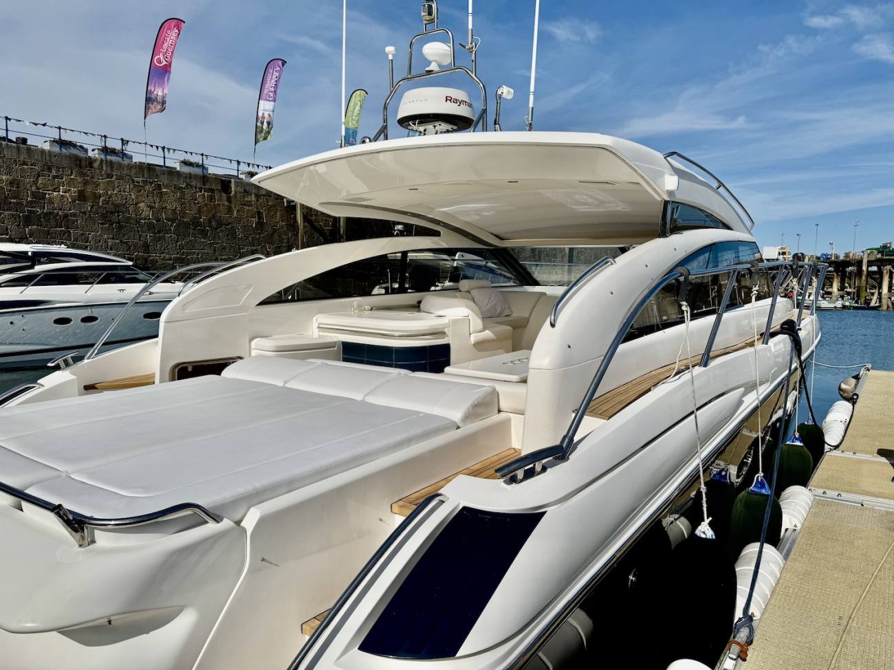 2011 Princess V42 image 18