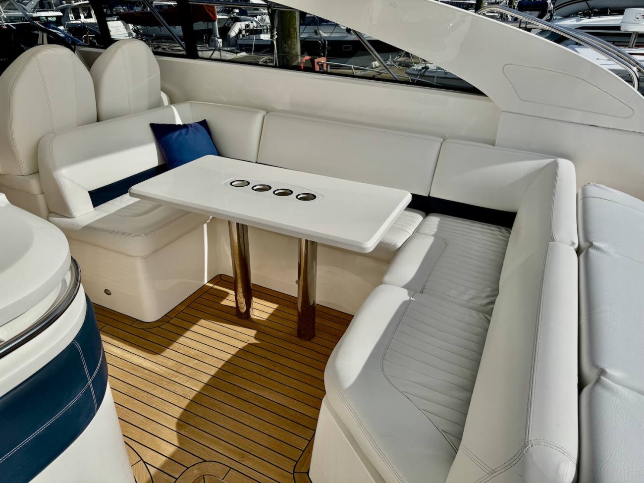2011 Princess V42 image 27