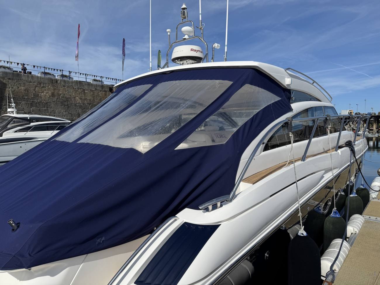2011 Princess V42 image 17