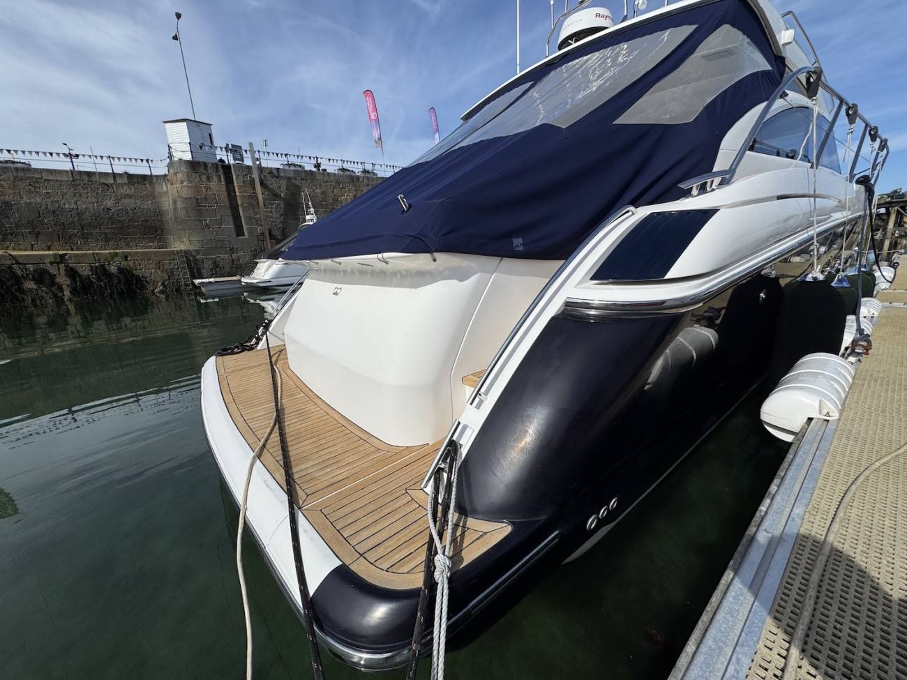 2011 Princess V42 image 15