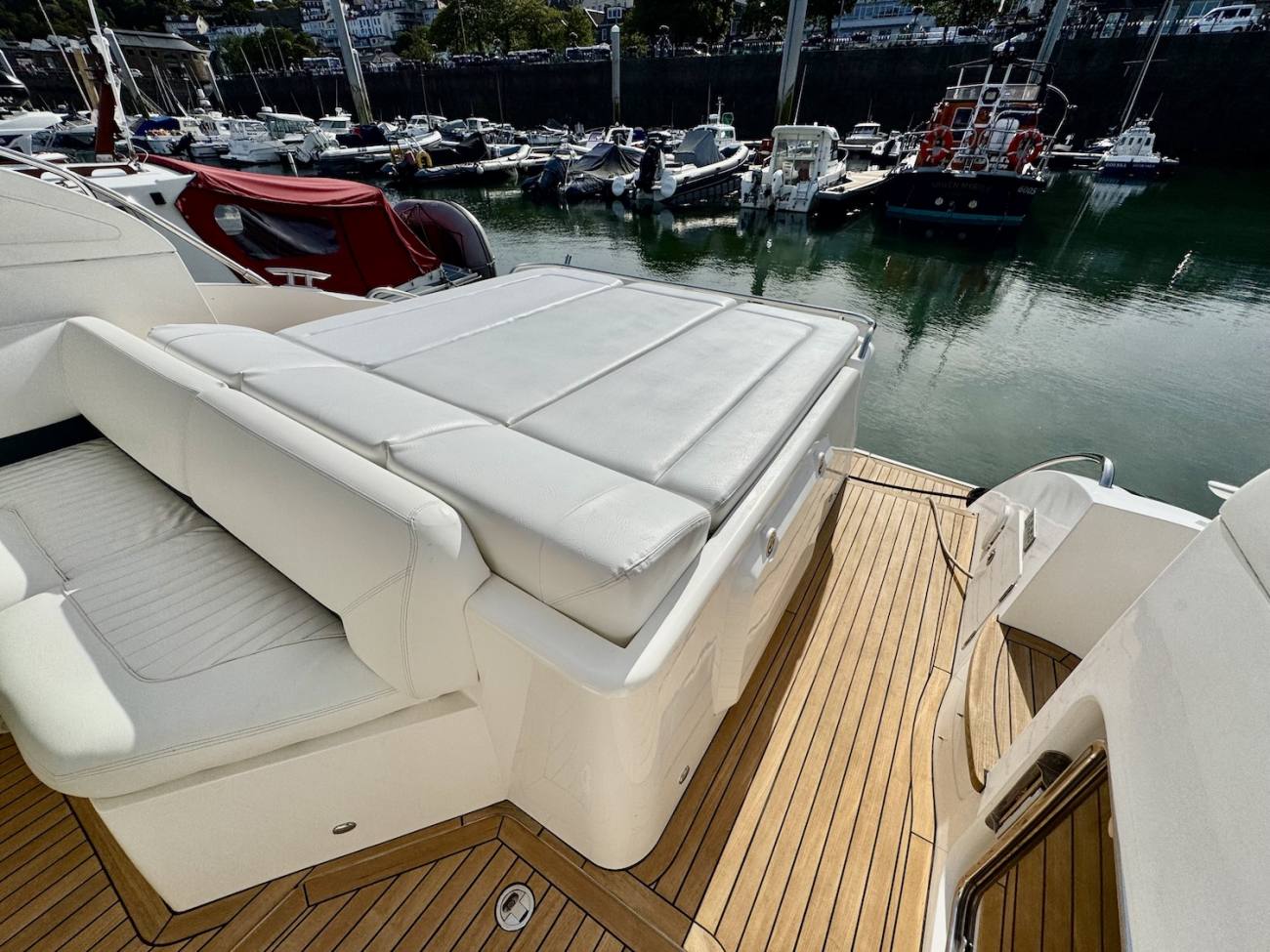 2011 Princess V42 image 24