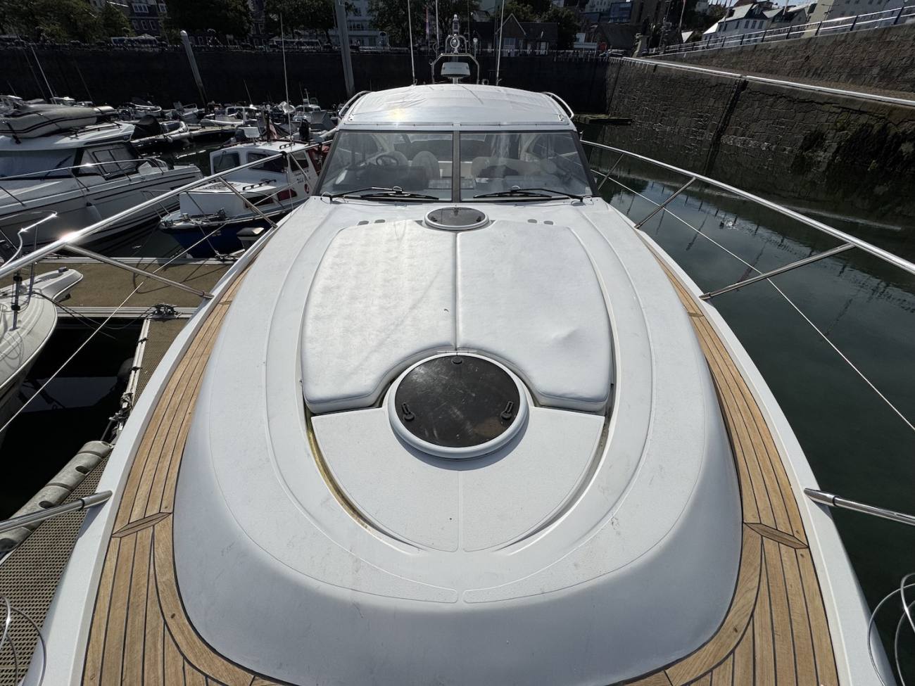 2011 Princess V42 image 19