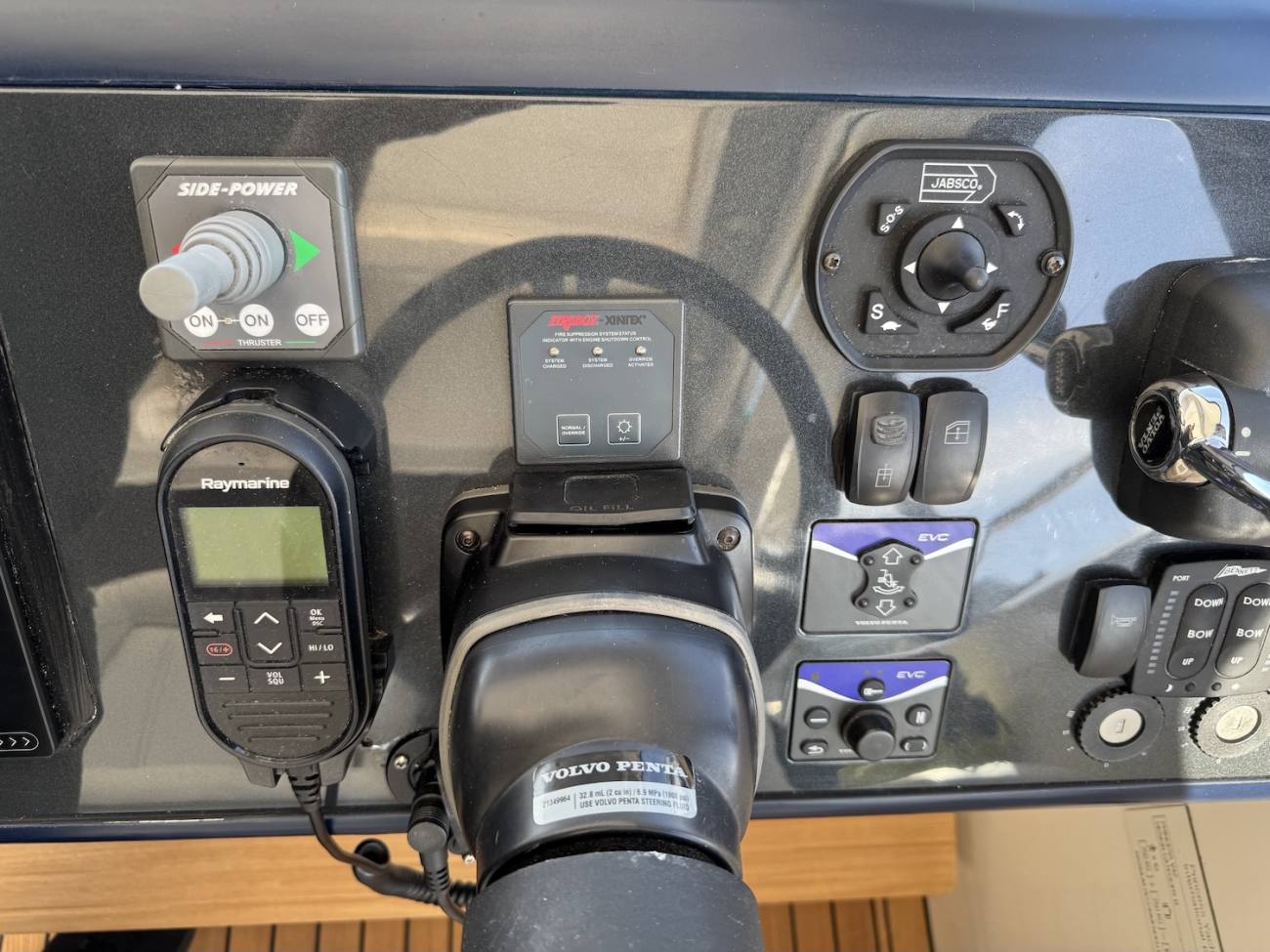 2011 Princess V42 image 38