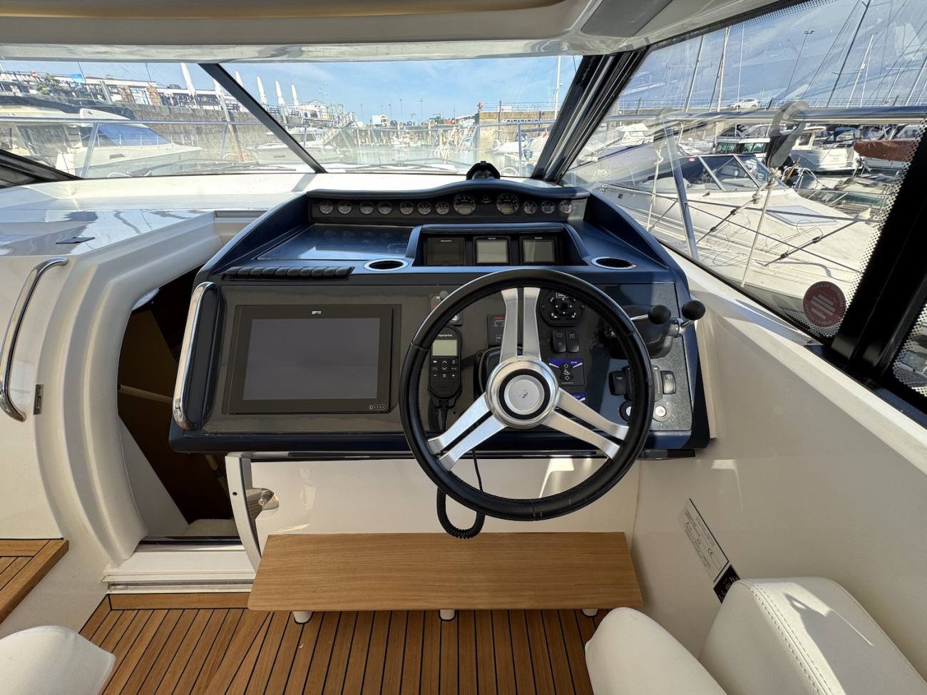 2011 Princess V42 image 36