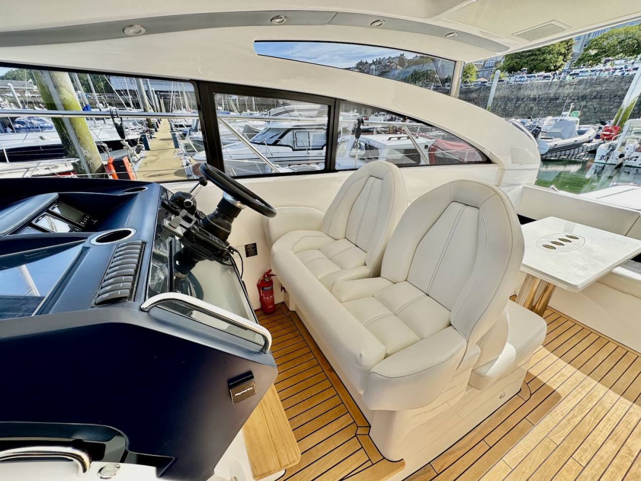 2011 Princess V42 image 33