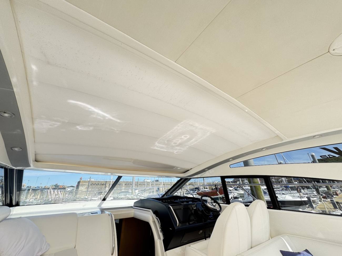 2011 Princess V42 image 31