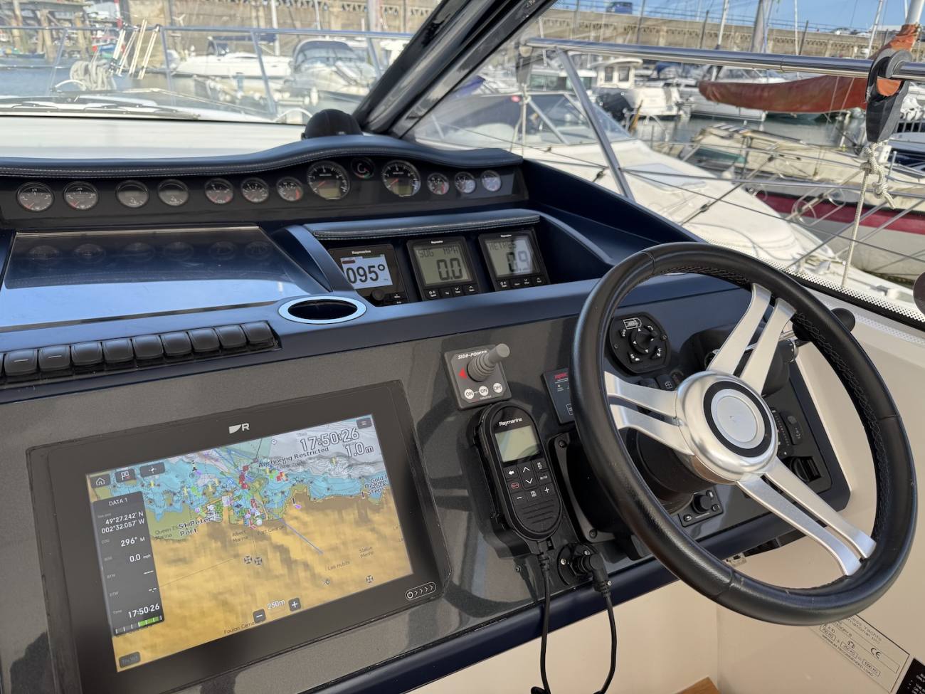 2011 Princess V42 image 37